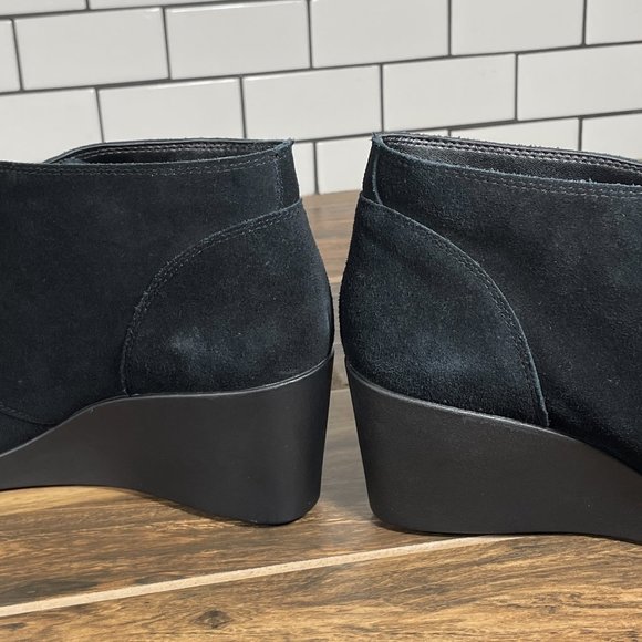 CROCS Leigh Womens 9.5 Shoes Black Suede Dual Comfort Wedge Shootie Ankle Boots - Picture 11 of 14